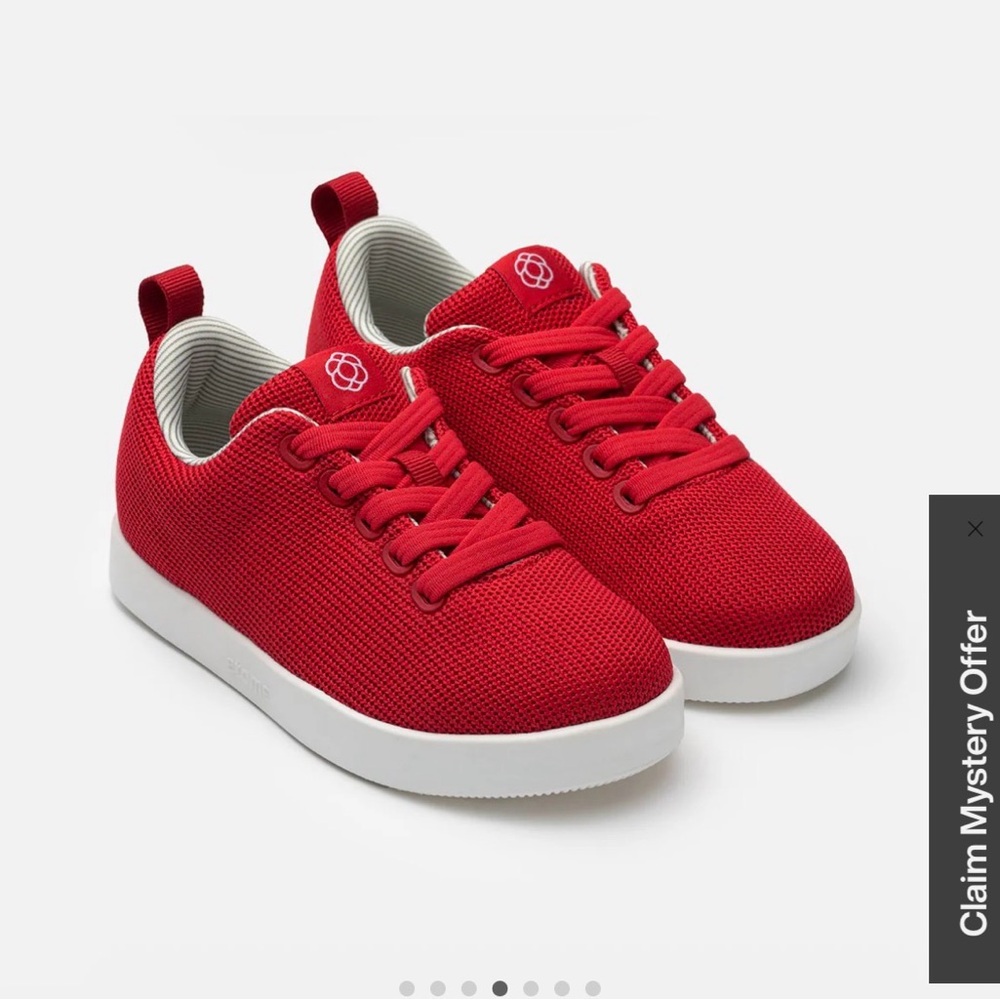 New Atoms Red Knit Low-Top Sneakers - Casual Lace-Up